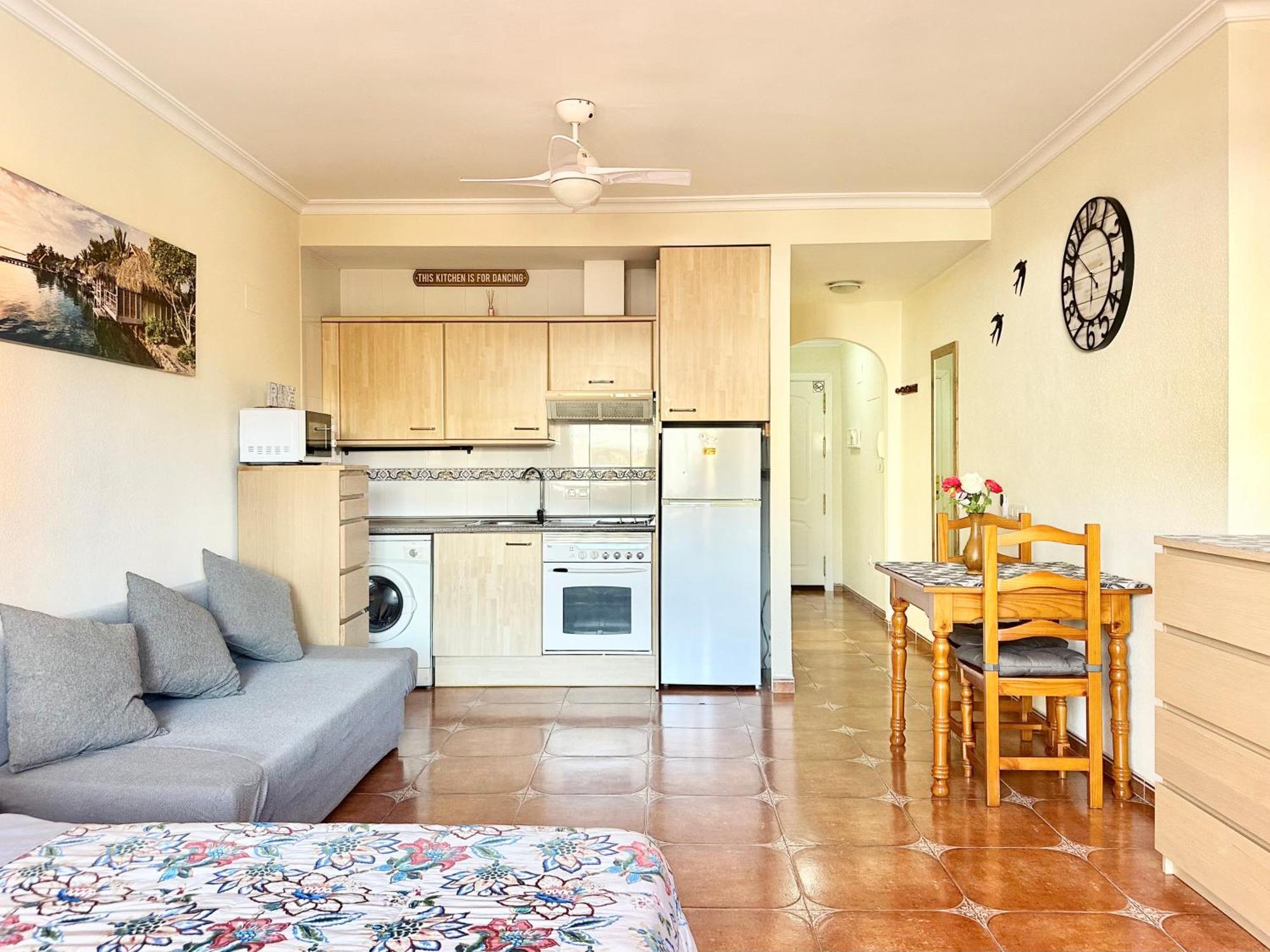 Costa Del Sol Seaside Studio - 5 Mins From Beach Фуэнхирола Экстерьер фото
