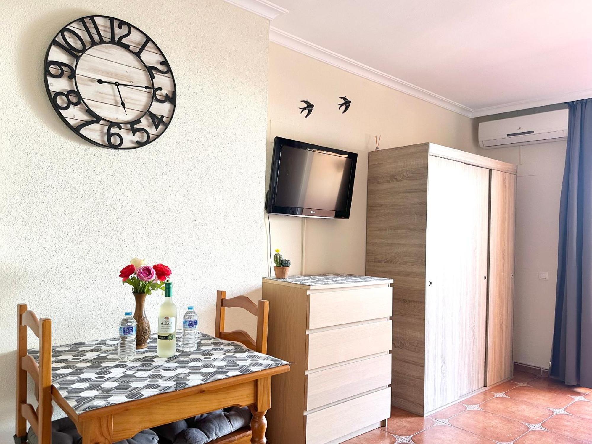 Costa Del Sol Seaside Studio - 5 Mins From Beach Фуэнхирола Экстерьер фото
